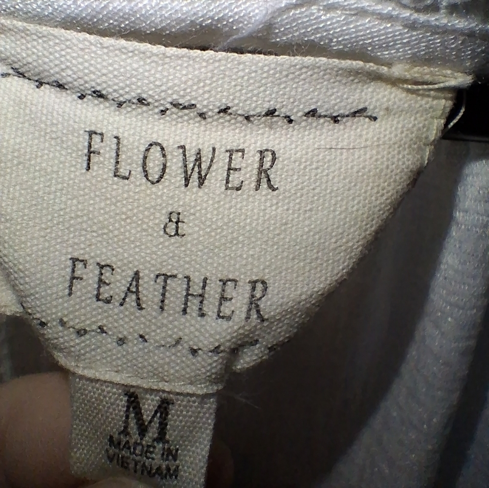 Flower & Feather Chic White Blouse with Colorful Floral Design - Picture 3 of 8